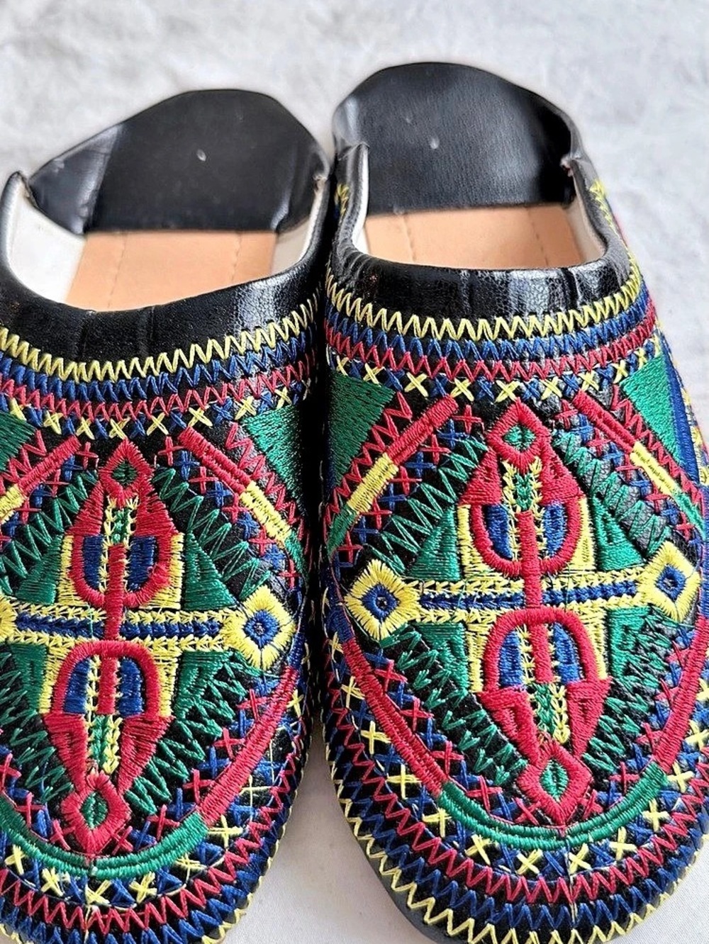 Artizana Maroc Moroccan Embroidered Babouche Mules Black & Multicolor US 11